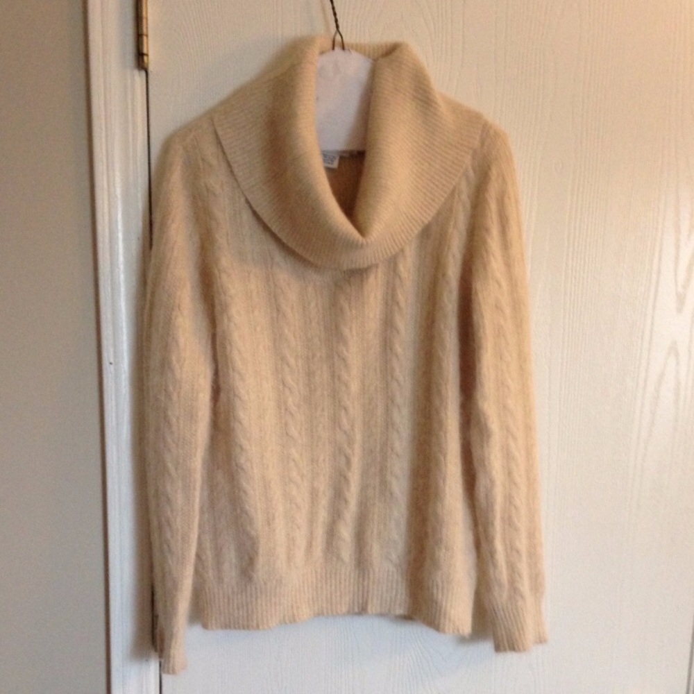 Vineyard Vines Cowl Neck Cream Sweater